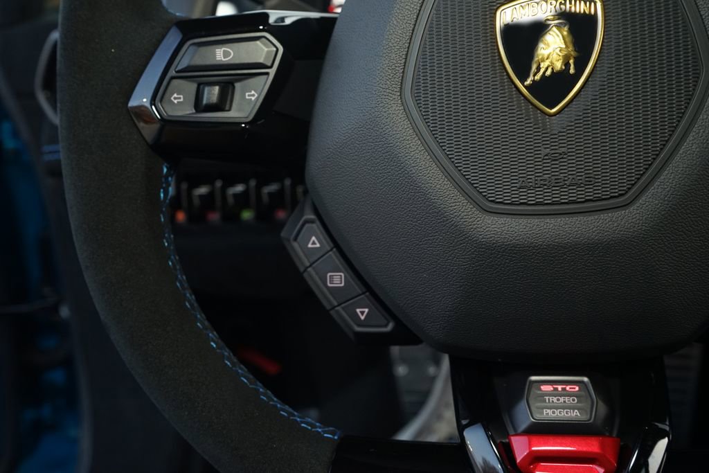 Used 2022 Lamborghini Huracan STO image 27