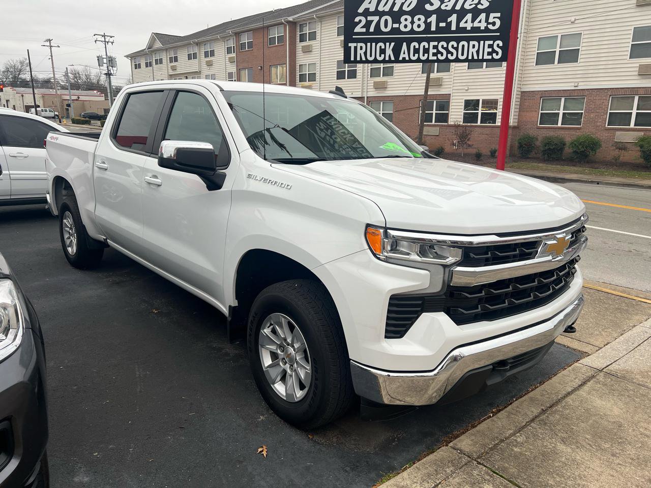 Used 2025 Chevrolet Silverado 1500 LT image 1