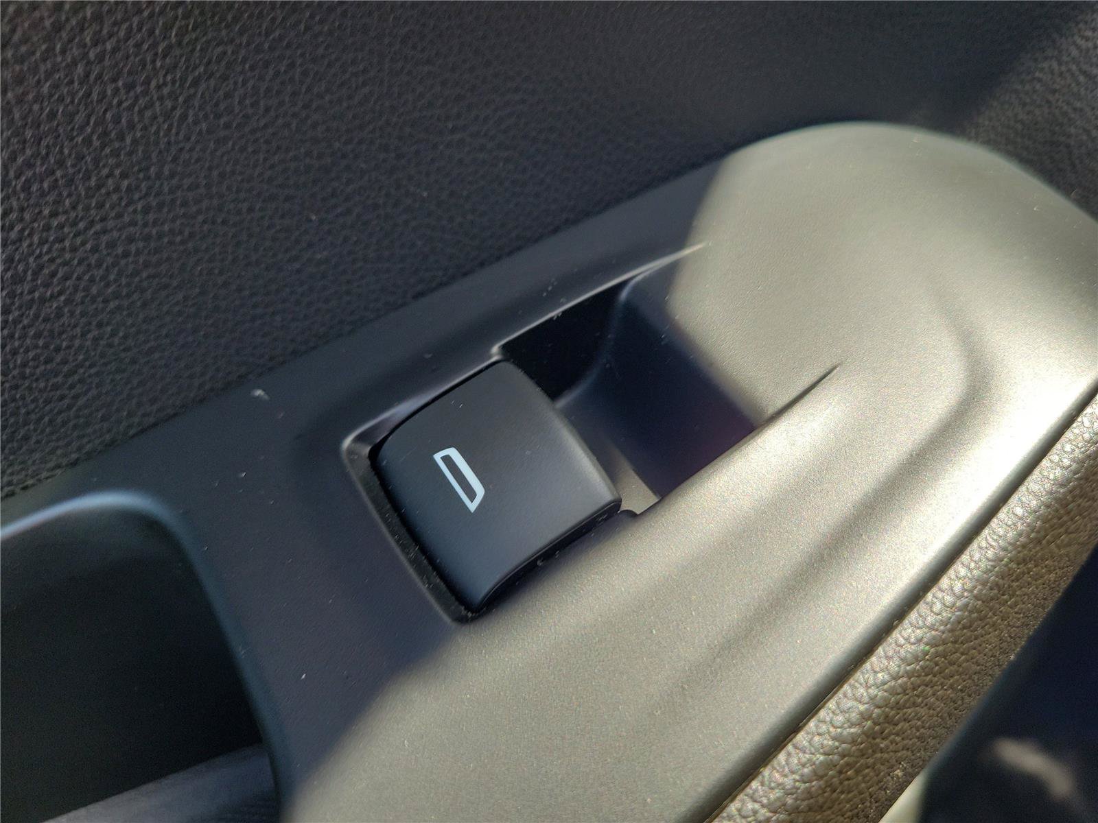 Used 2022 Chevrolet Traverse LT FWD image 18