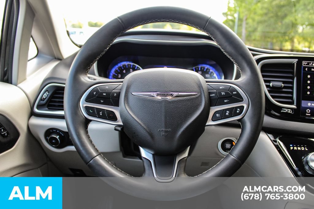 Used 2023 Chrysler Pacifica Touring-L FWD image 24
