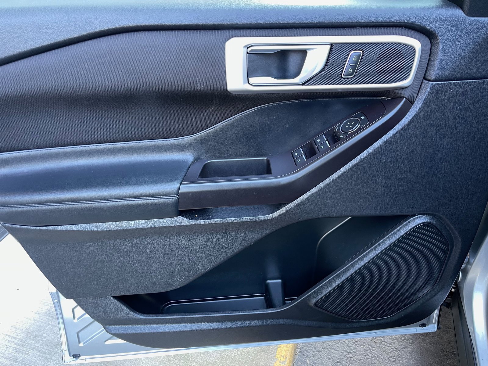 Used 2020 Ford Explorer XLT image 13