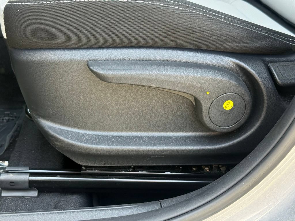 Used 2024 Hyundai Venue SEL FWD image 11