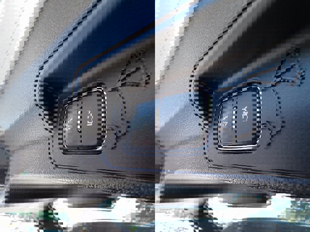 Used 2020 Ford Explorer XLT w/ Equipment Group 202A image 16