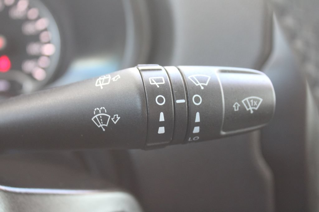 Used 2021 Jeep Renegade Latitude FWD image 31