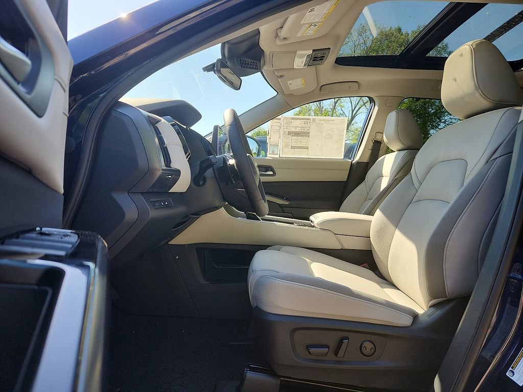 New 2026 Nissan Pathfinder SL w/ SL Premium Package (P04) AWD/4WD image 7