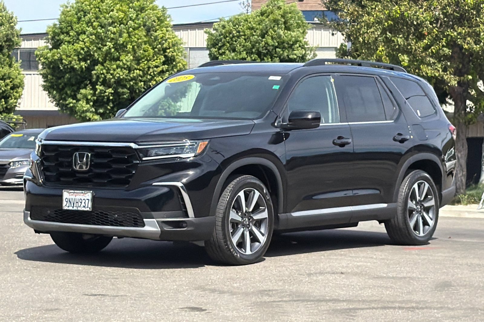 Certified 2025 Honda Pilot Touring image 8
