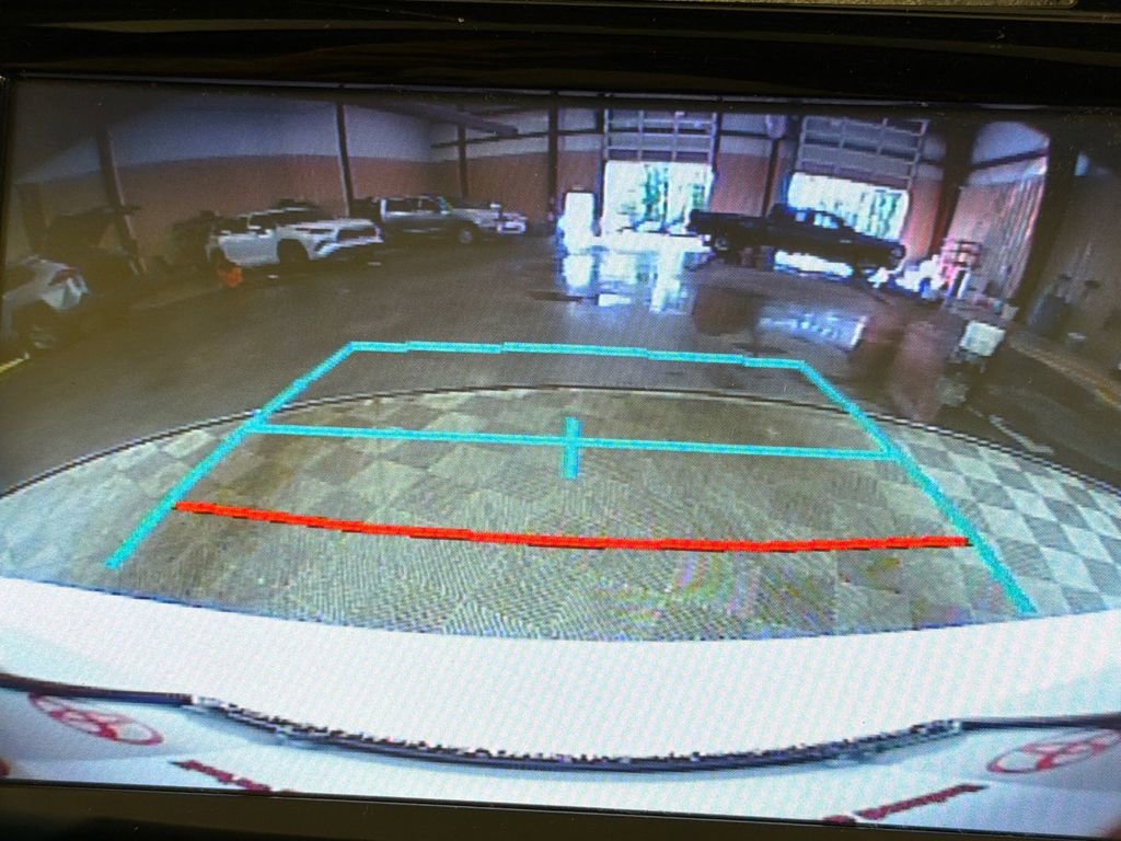 Used 2016 Toyota Camry SE w/ Moonroof Package image 30