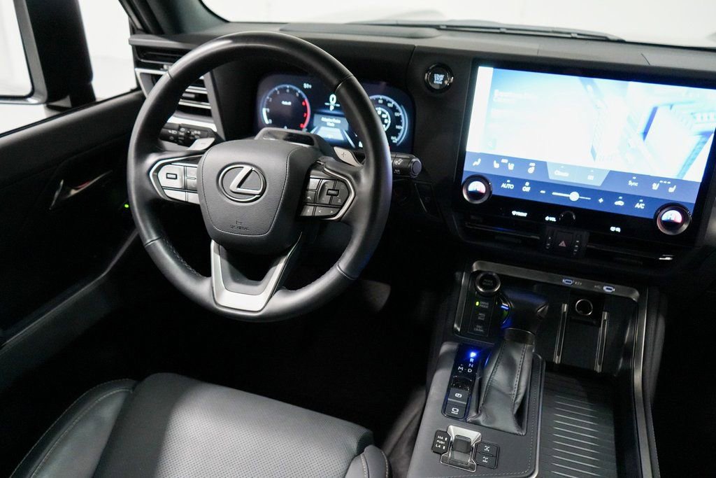 Used 2024 Lexus GX 550 image 11