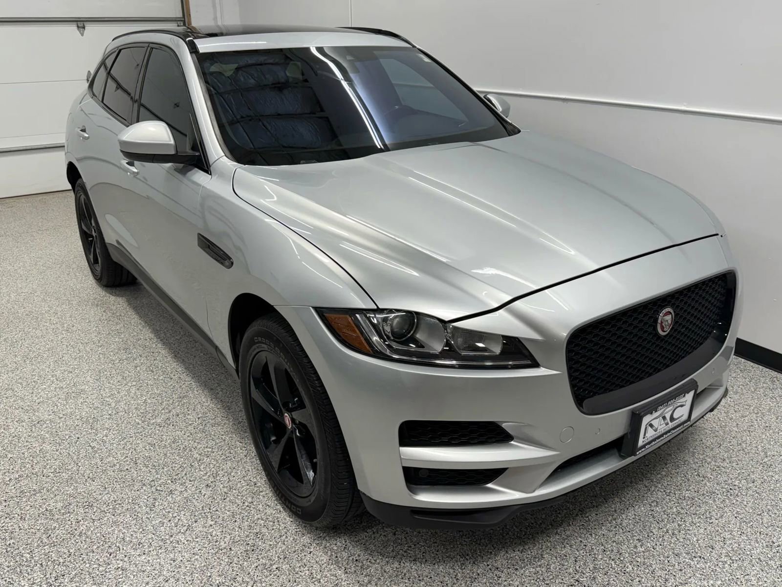 Used 2019 Jaguar F-PACE Premium image 46