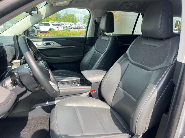 Used 2025 Ford Explorer Active w/ Active Comfort Package AWD/4WD image 23