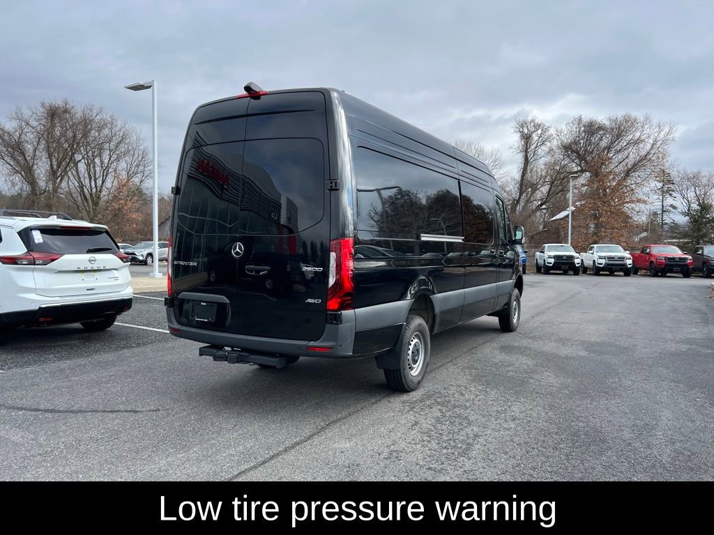 Used 2024 Mercedes-Benz Sprinter 2500 image 11