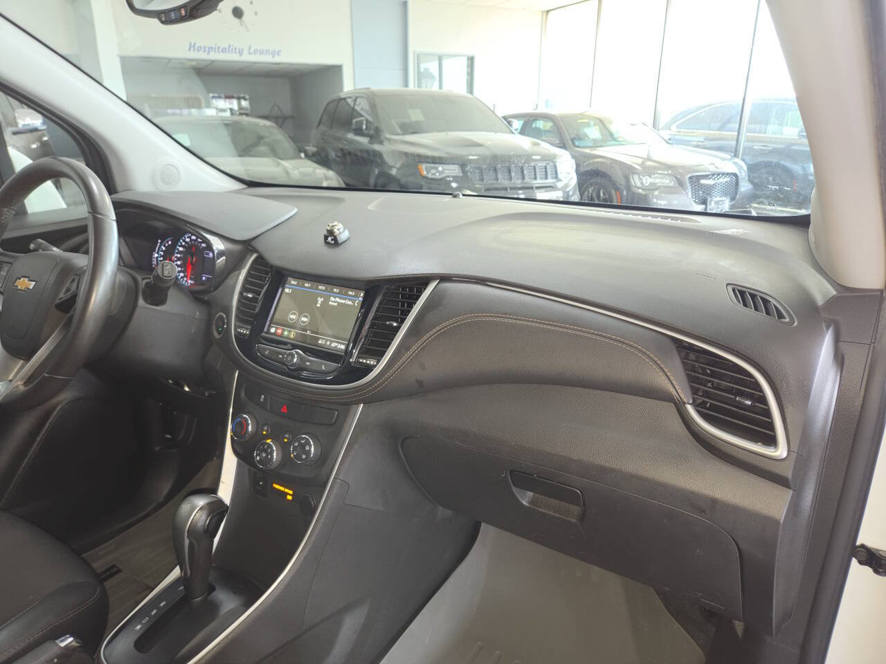 Used 2019 Chevrolet Trax LT w/ LT Convenience Package FWD image 29