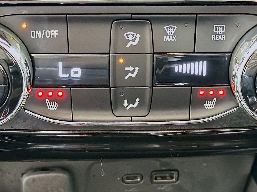 Used 2024 Chevrolet Trax RS w/ Driver Confidence Package FWD image 34