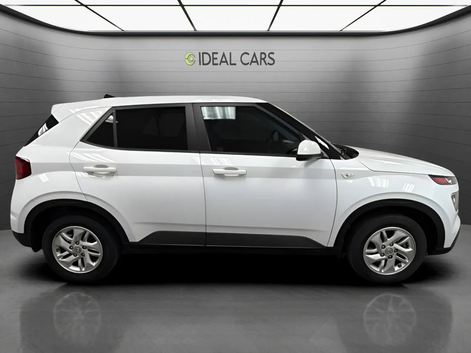 Used 2021 Hyundai Venue SE w/ Cargo Package FWD image 4