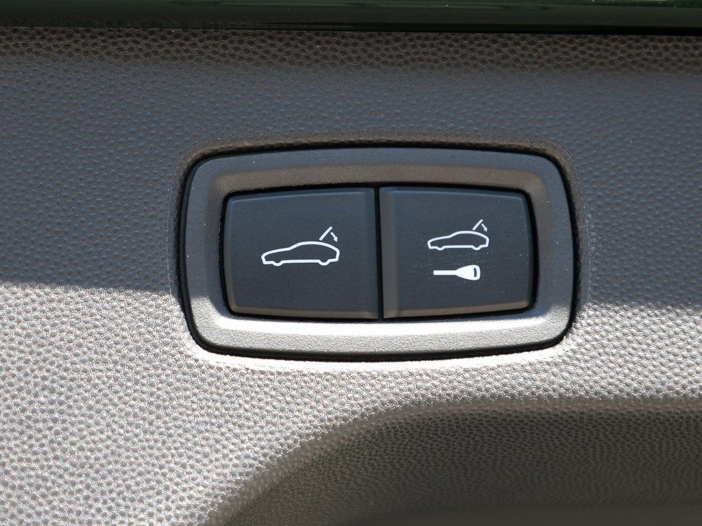 Used 2025 Porsche Macan Turbo Electric image 10