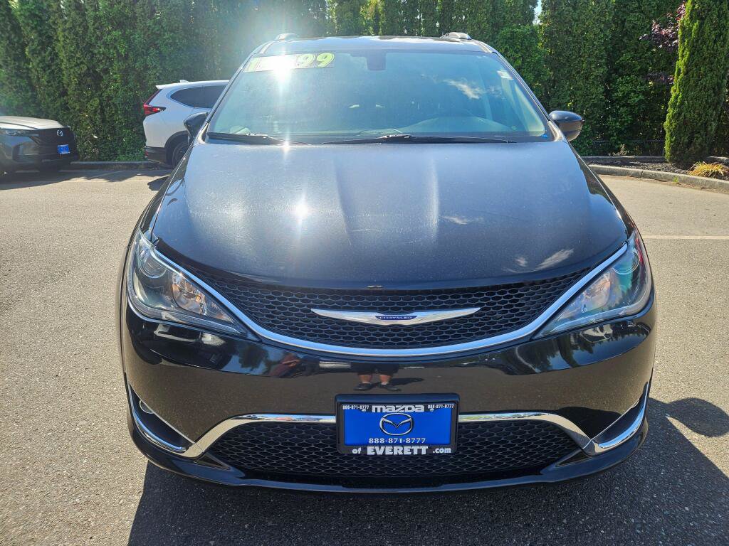 Used 2019 Chrysler Pacifica Touring-L FWD image 8