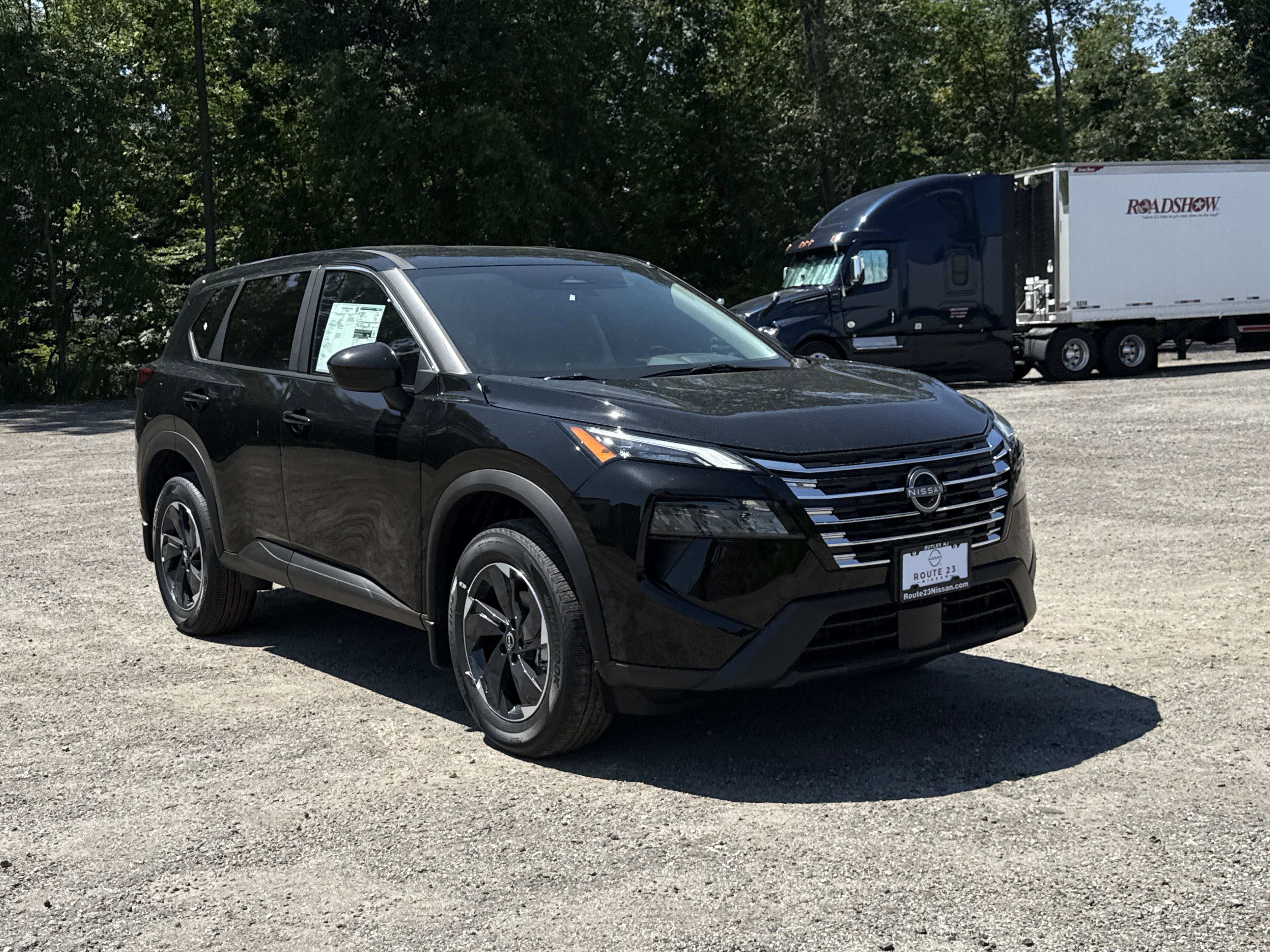 New 2025 Nissan Rogue SV image 3