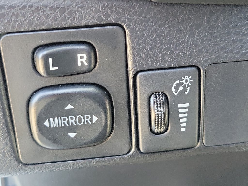 Used 2019 Toyota Corolla SE w/ Carpet Mat Package (TMS) FWD image 18