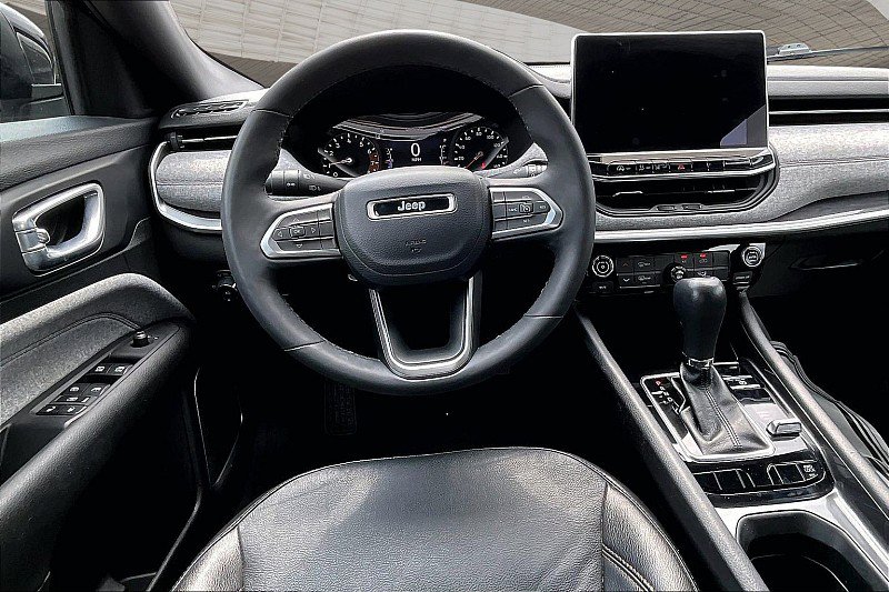 Used 2023 Jeep Compass Latitude AWD/4WD image 4