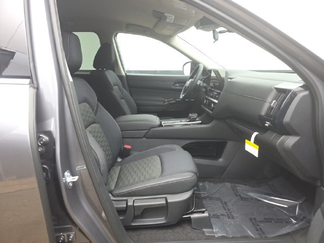 New 2026 Nissan Pathfinder SV w/ SV Premium Package FWD image 17