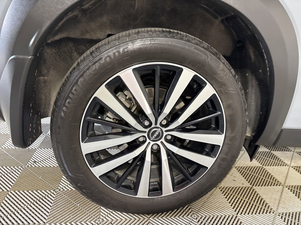 Used 2025 Nissan Pathfinder Platinum AWD/4WD image 35
