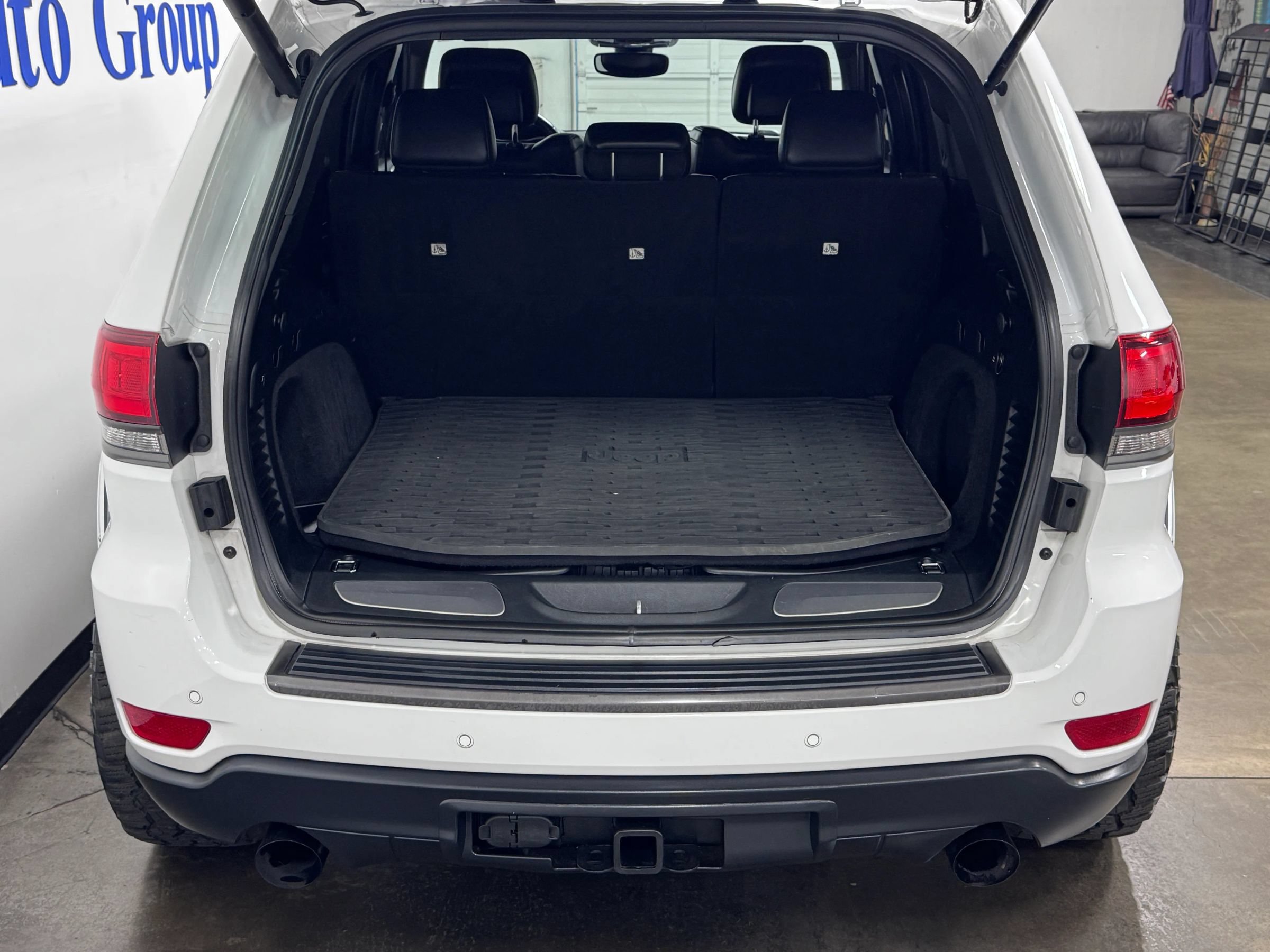 Used 2017 Jeep Grand Cherokee Trailhawk AWD/4WD image 7