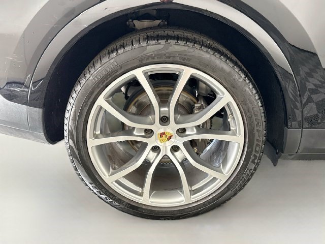Used 2023 Porsche Cayenne w/ Premium Package AWD/4WD image 31