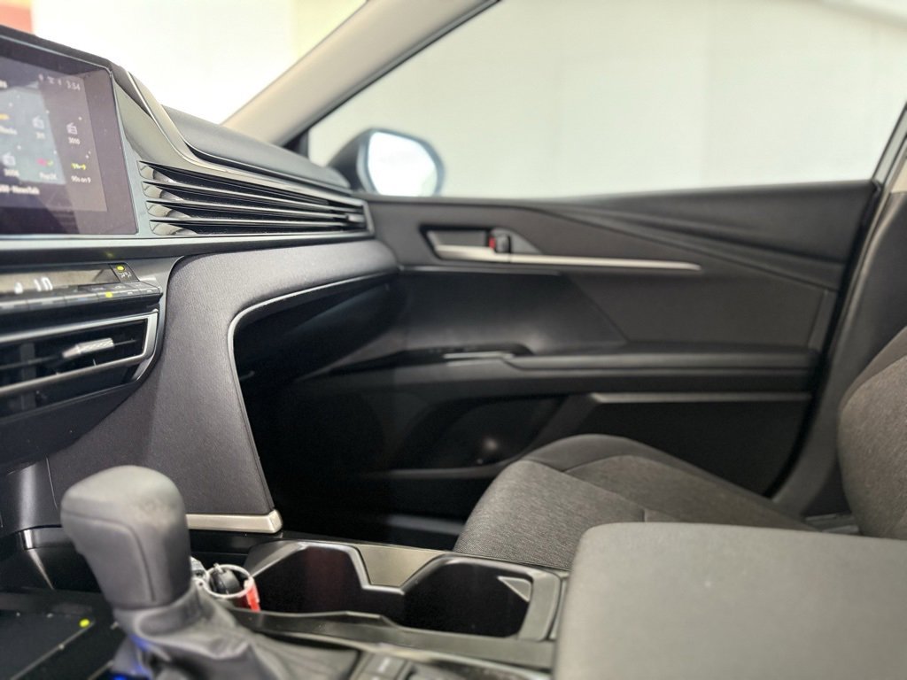 Used 2025 Toyota Camry LE image 36