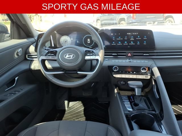 Used 2024 Hyundai Elantra SEL w/ Convenience Package FWD image 11