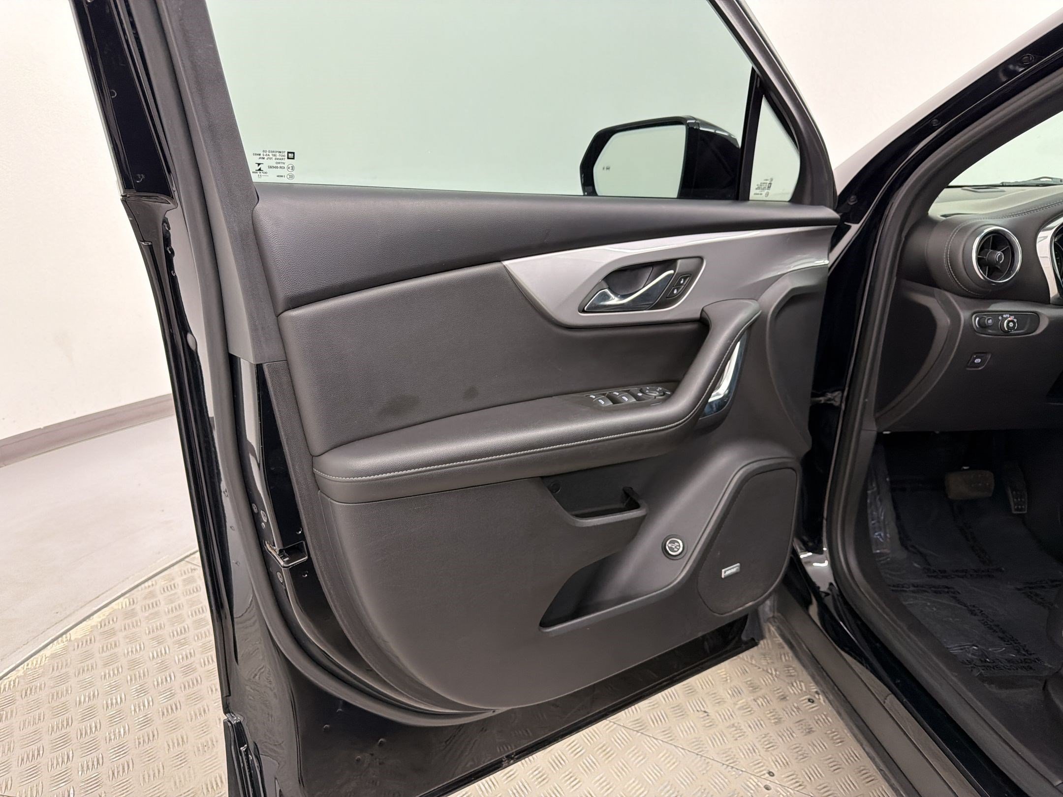 Used 2022 Chevrolet Blazer LT w/ Sound & Technology Package FWD image 22