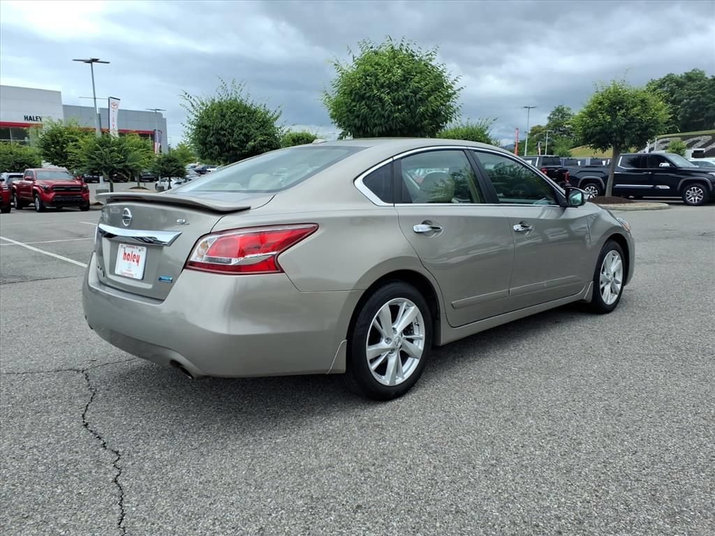 Used 2013 Nissan Altima 2.5 SL w/ 2.5 Moonroof Pkg FWD image 4