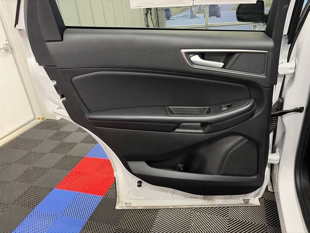 Used 2024 Ford Edge SEL AWD/4WD image 12
