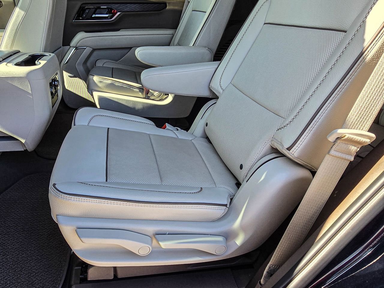 Certified 2025 GMC Yukon Denali image 14
