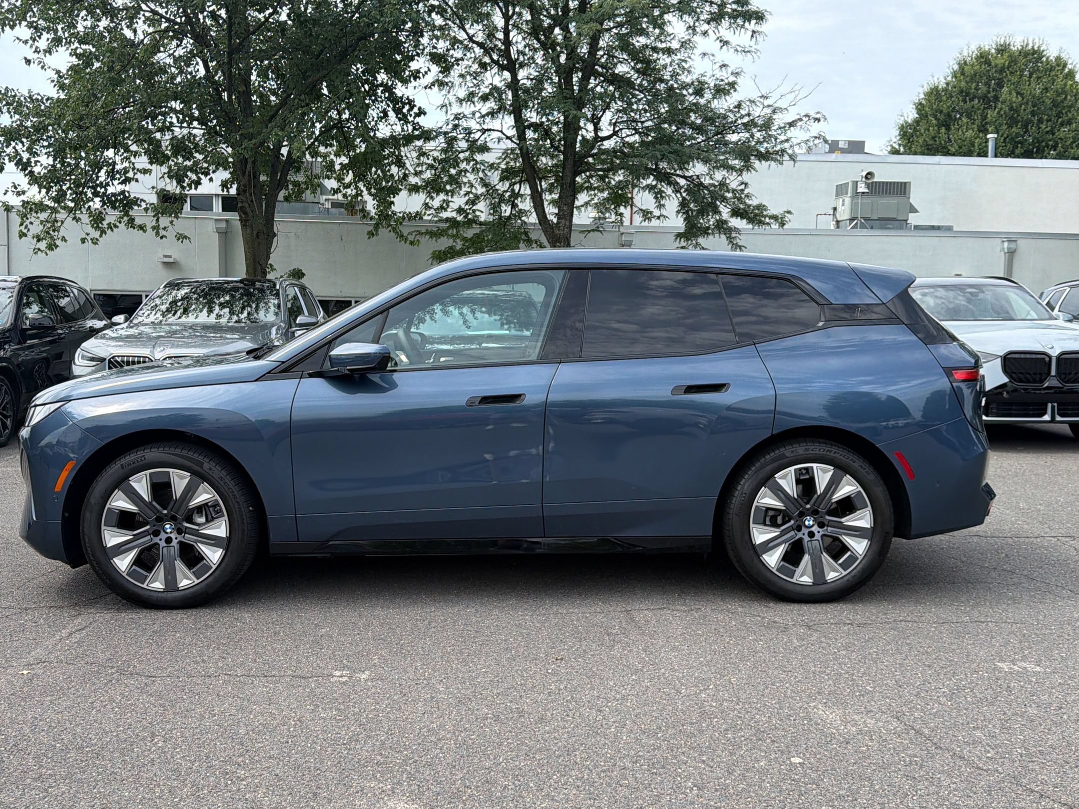 Used 2026 BMW iX xDrive60 AWD/4WD image 2