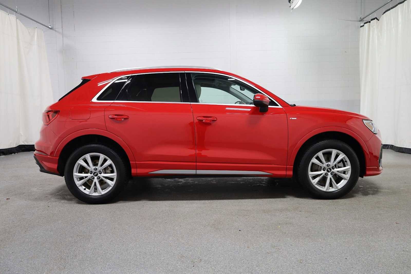 Certified 2025 Audi Q3 2.0T Premium Plus w/ Premium Plus Package AWD/4WD image 10