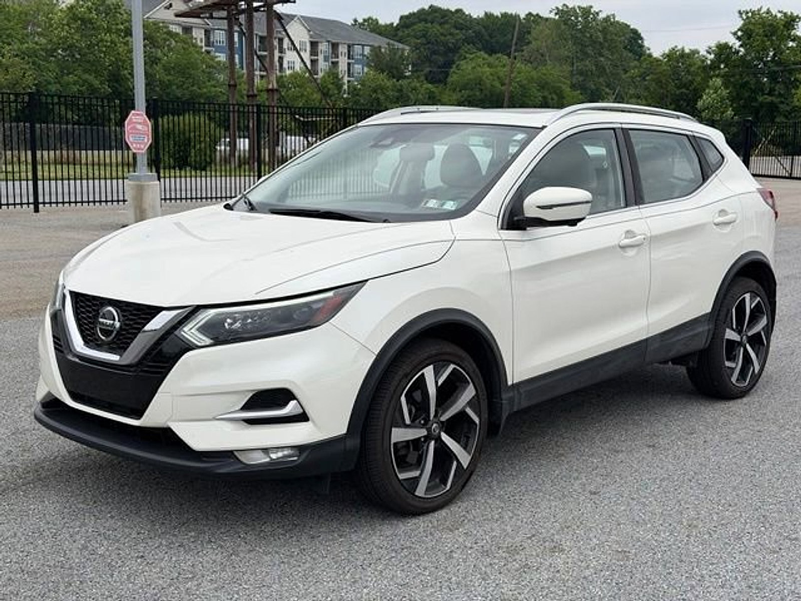 Used 2020 Nissan Rogue Sport SL w/ Premium Package AWD/4WD image 3