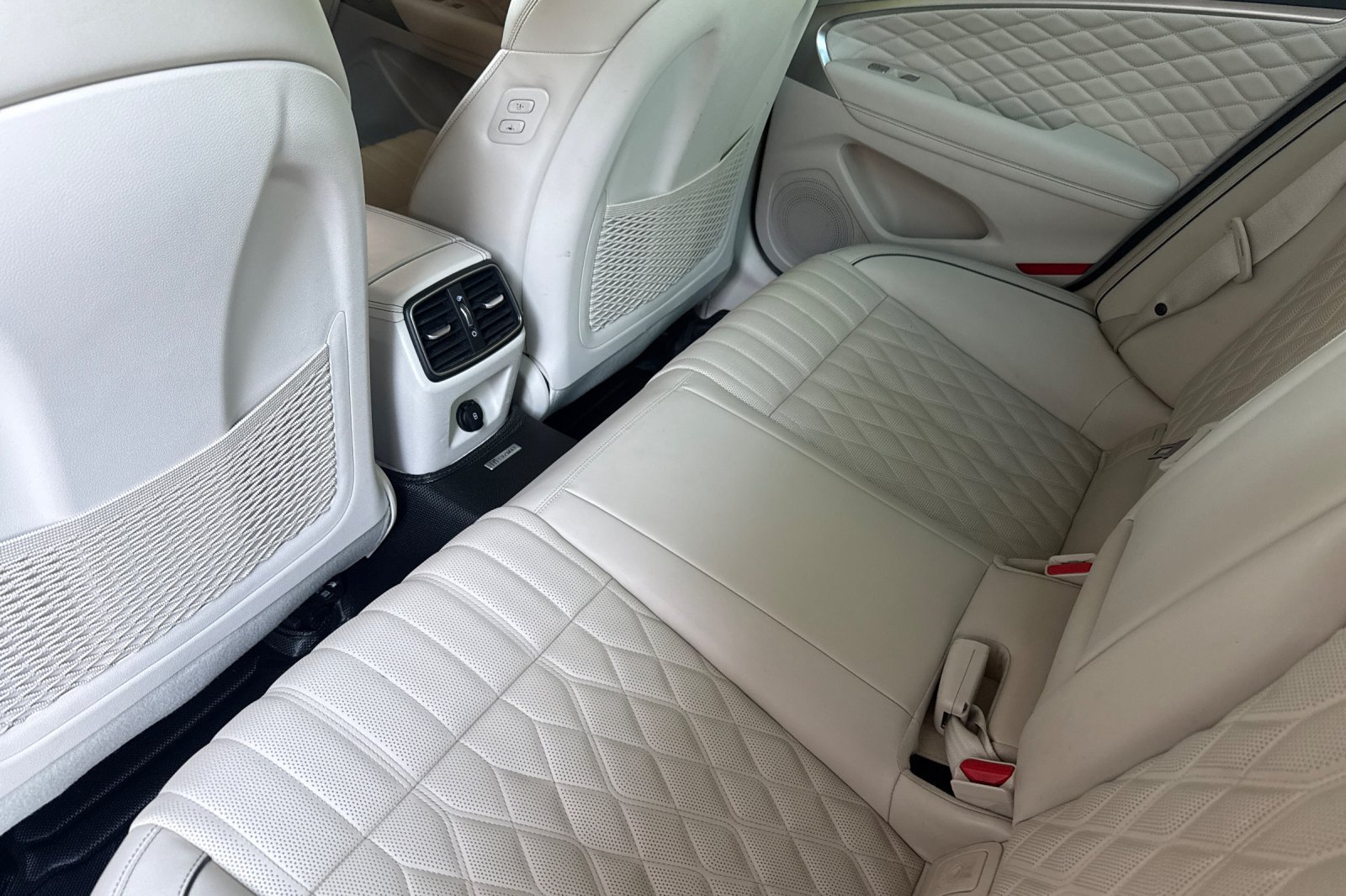 Used 2019 Genesis G70 3.3T Design RWD image 16