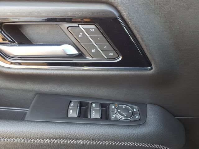 Used 2025 GMC Yukon Denali w/ Advanced Technology Package AWD/4WD image 32