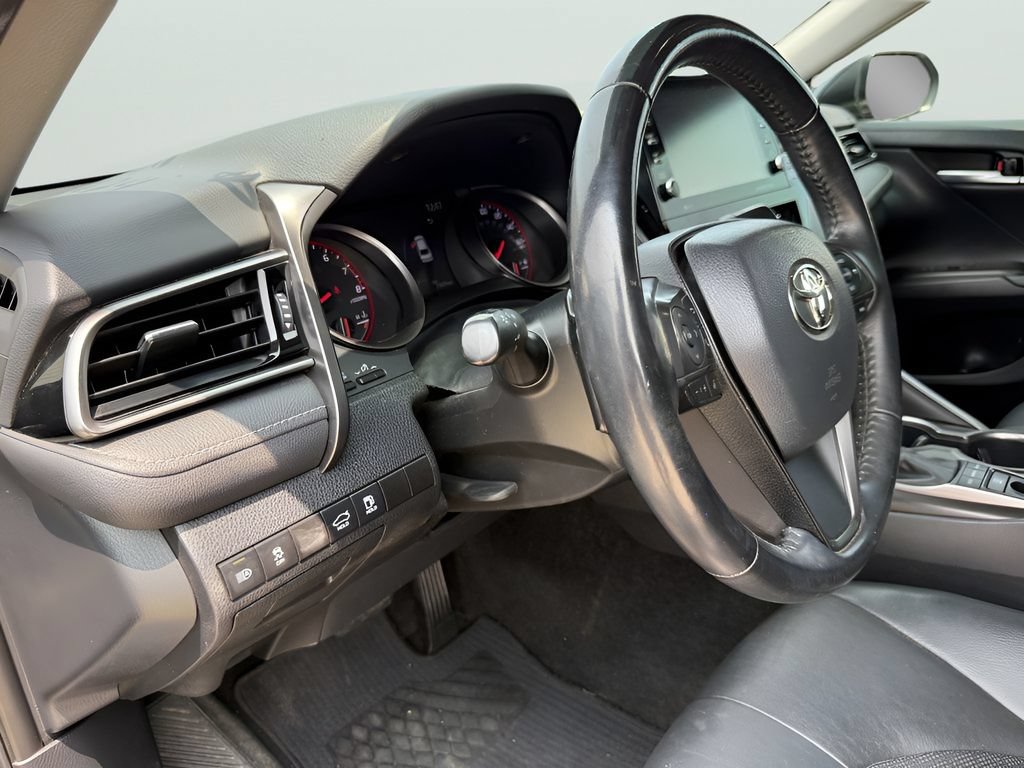 Used 2021 Toyota Camry XSE FWD image 9