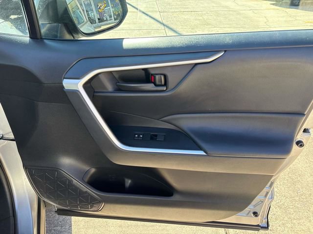 Used 2022 Toyota RAV4 LE image 19
