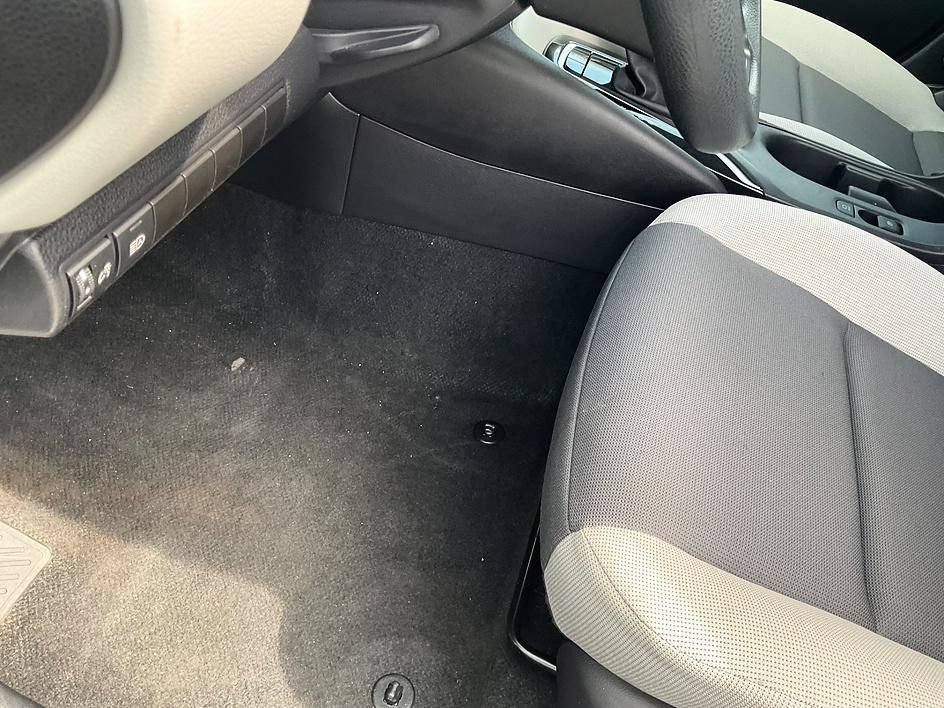 Used 2025 Toyota Corolla LE FWD image 18