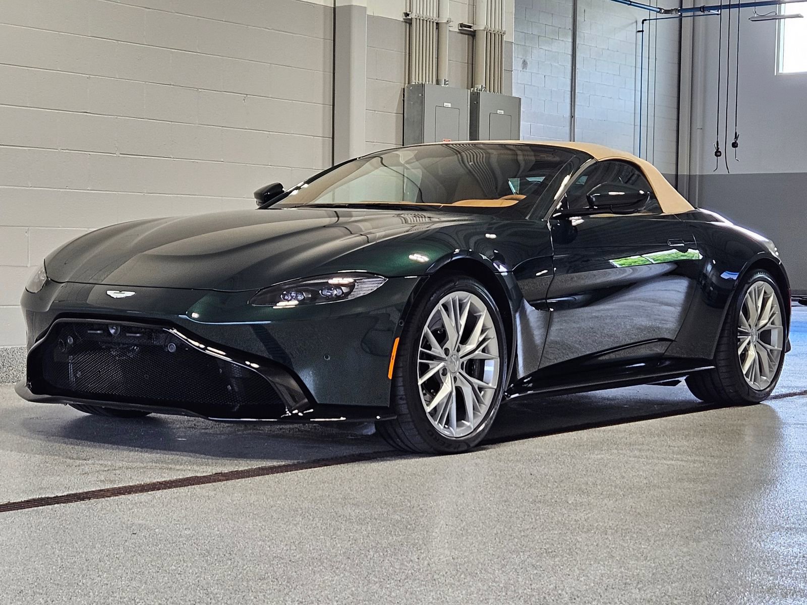Used 2021 Aston Martin V8 Vantage Roadster RWD image 6