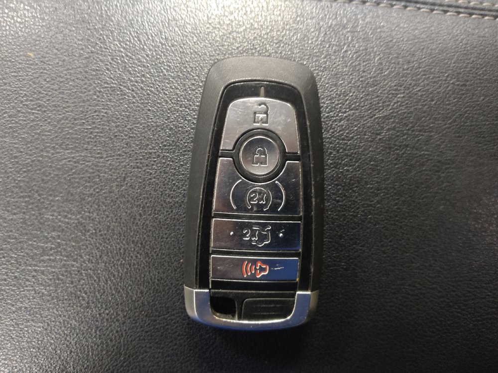 Used 2018 Ford Edge Titanium w/ Technology Package FWD image 32