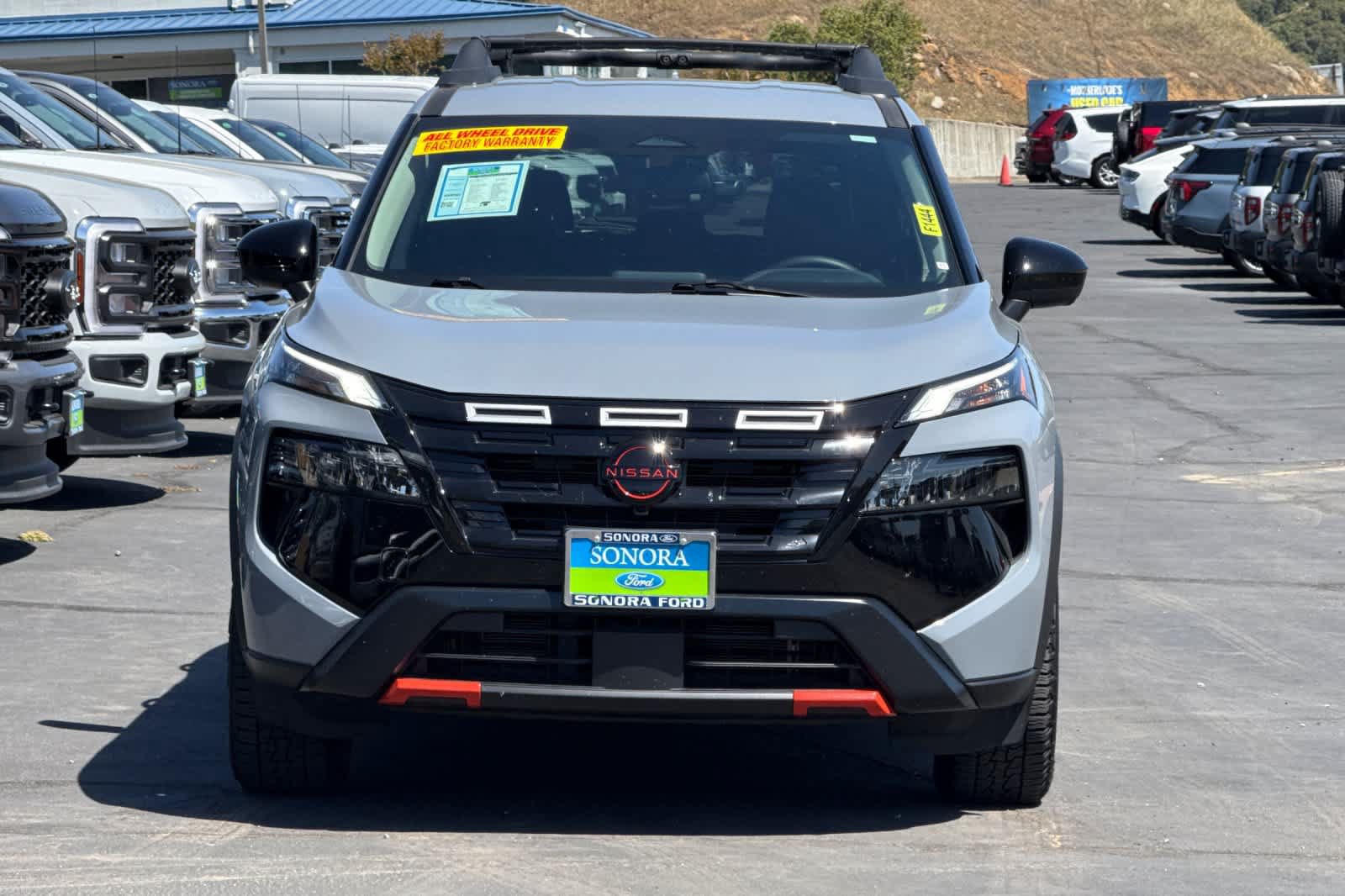 Used 2025 Nissan Rogue SV AWD/4WD image 9