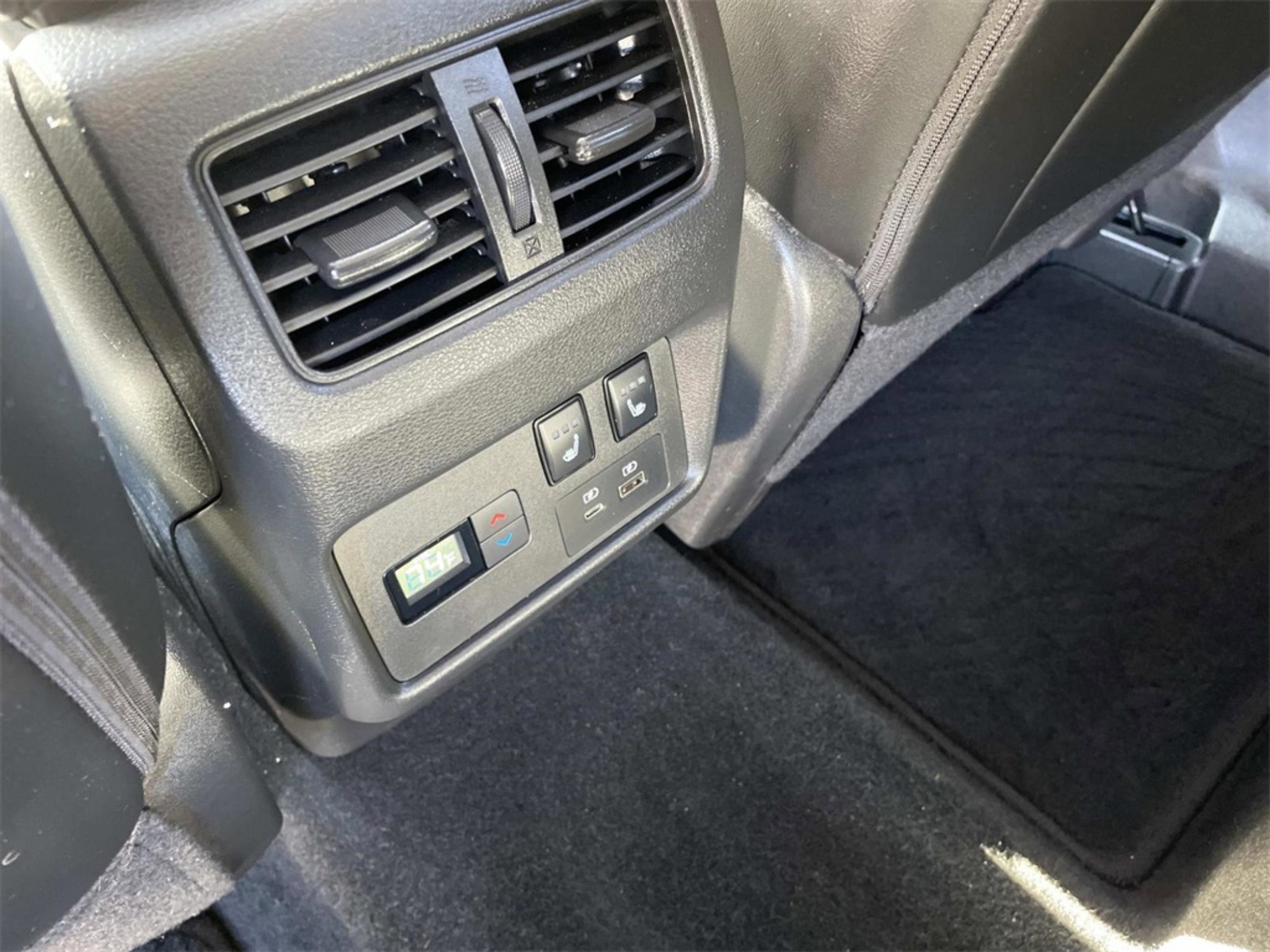 Used 2023 Nissan Rogue Platinum w/ Platinum Premium Package image 11