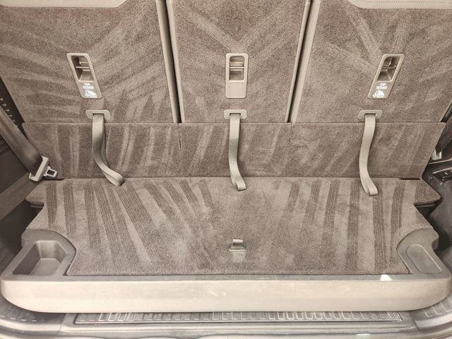 Used 2024 Land Rover Defender 130 S image 32