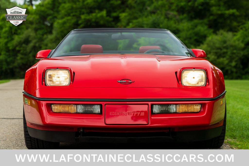 Used 1988 Chevrolet Corvette Convertible RWD image 3