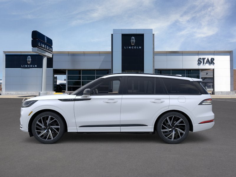 Used 2025 Lincoln Aviator Black Label w/ Jet Appearance Package AWD/4WD image 3