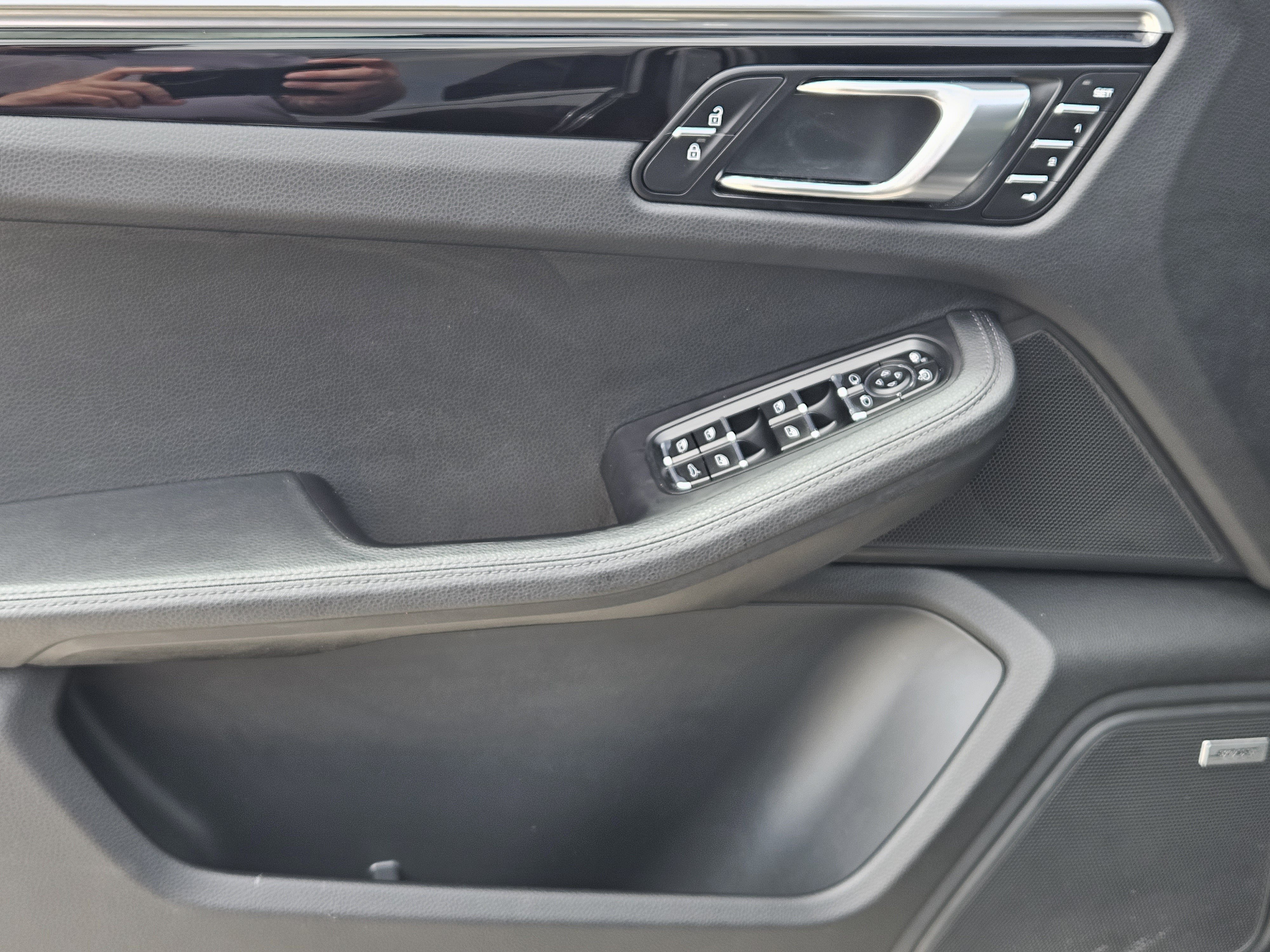 Certified 2021 Porsche Macan AWD/4WD image 22