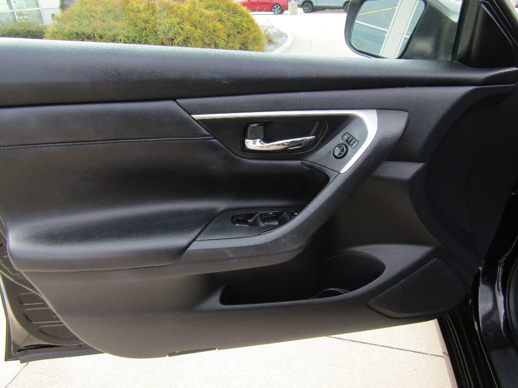 Used 2015 Nissan Altima 2.5 S w/ Special Edition Package FWD image 13